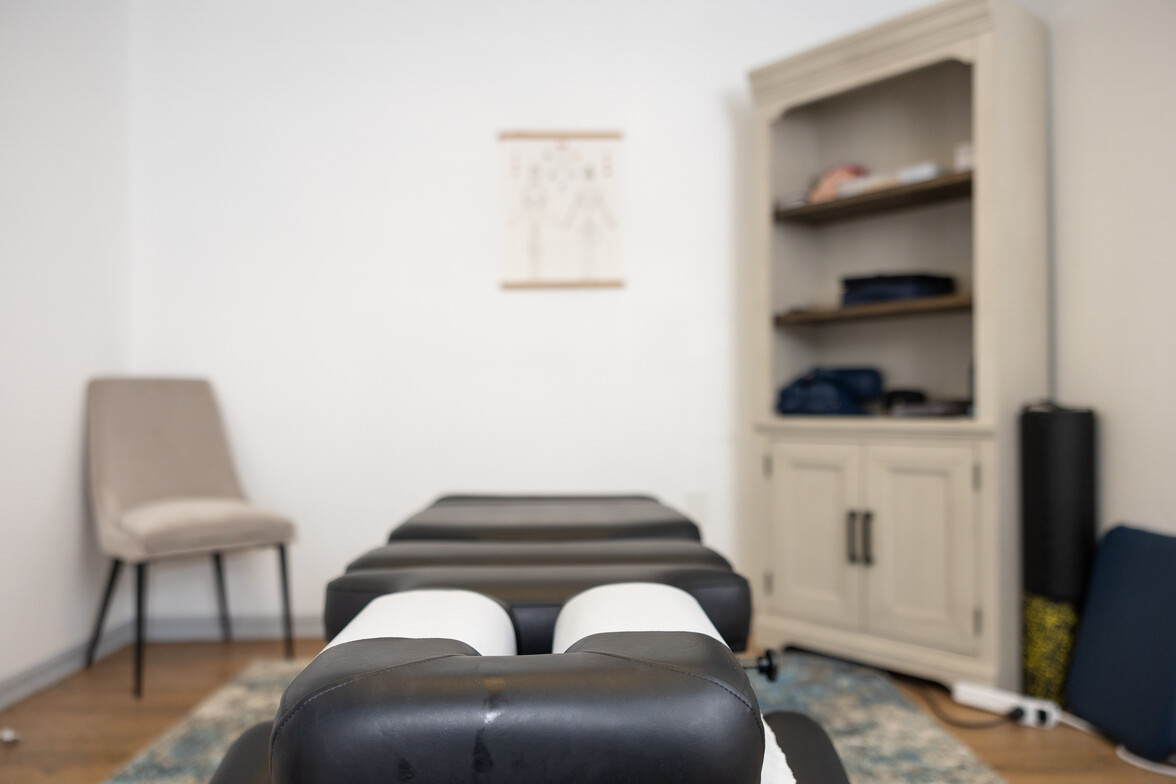 prenatal chiropractic adjustment for low back pain and sciatica pain relief in Kansas City